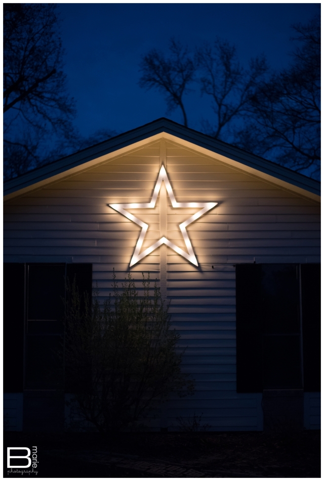 Nacogdoches photographer receives lighted Christmas star in remembrance of her grandfather