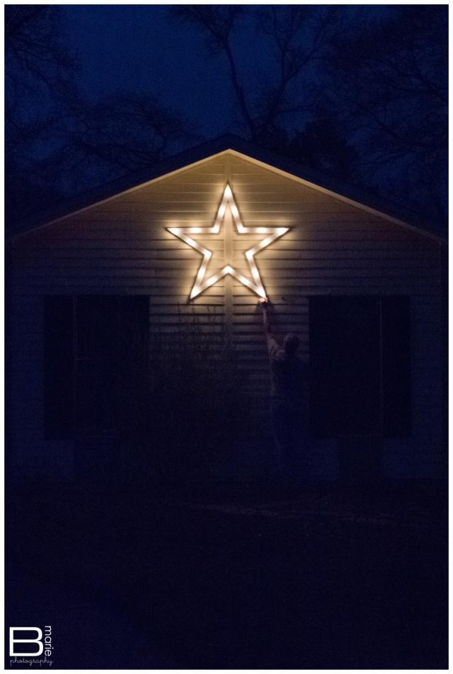 Nacogdoches photographer receives lighted Christmas star in remembrance of her grandfather